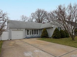 998 Bellmore Rd, Bellmore, NY 11710