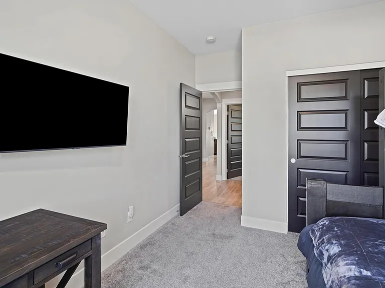 2247 NE Indigo Ln — Photo 7