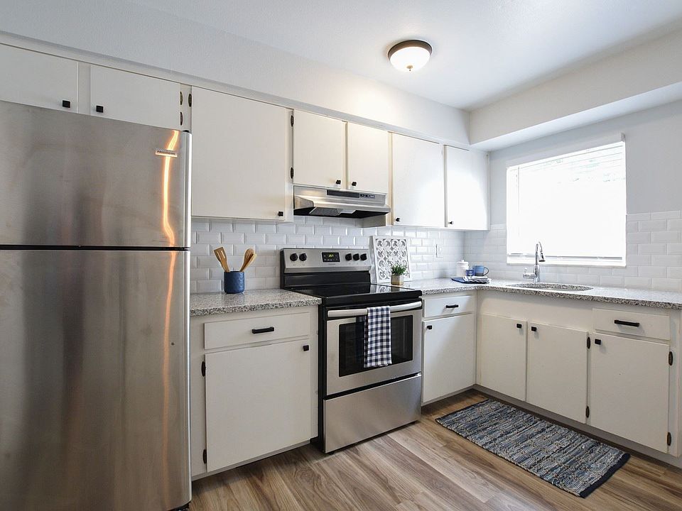1st image of 1020 Elmwood St Unit 2-G