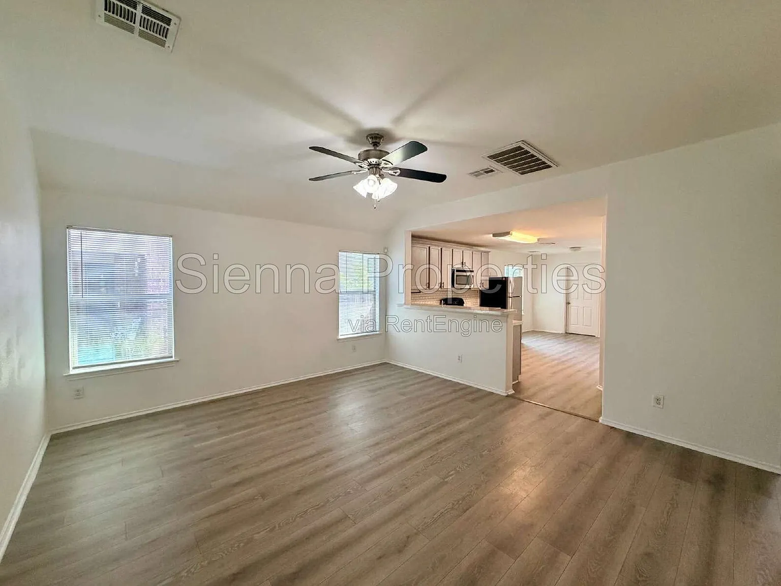 3 bed, 2.0 bath, 1197 sqft, $1,700 — Photo 2