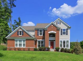 16 Bellewood Dr, Warren, NJ 07059