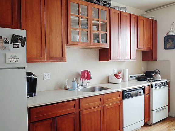 4th image of 376 8th St #1