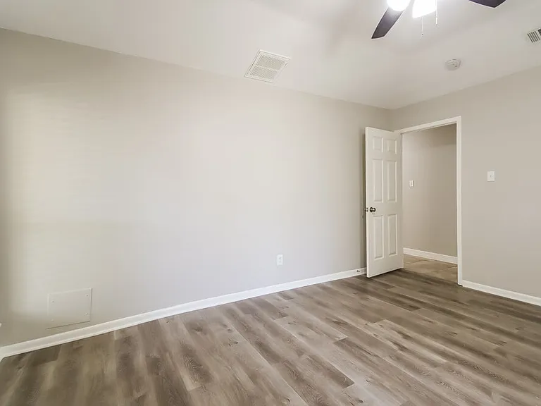 1235 Park Ln — Photo 11