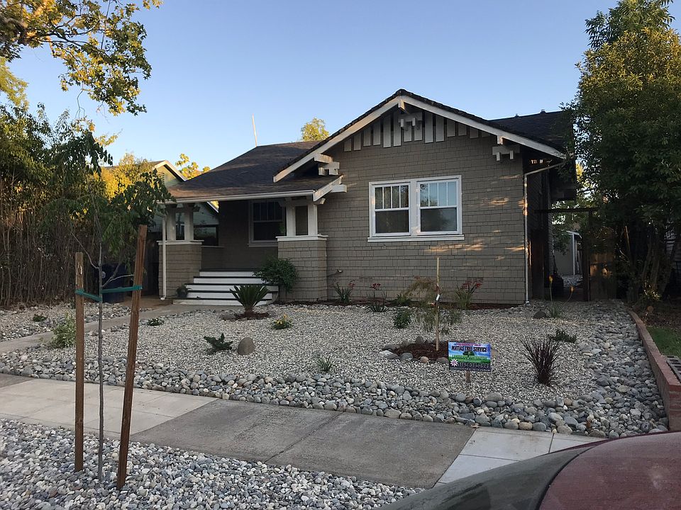 Low water use front yard