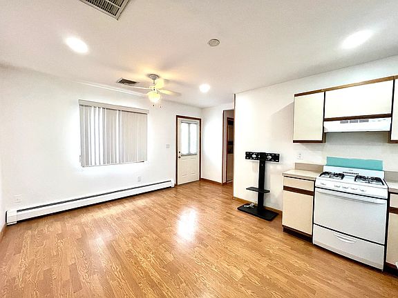4th image of 216 Colon Ave #1
