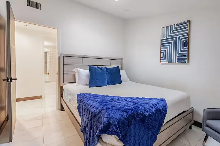 20412 Oxnard St — Photo 14