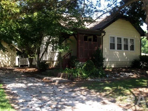 2208 W Forrest Hill Ave, Peoria, IL 61604