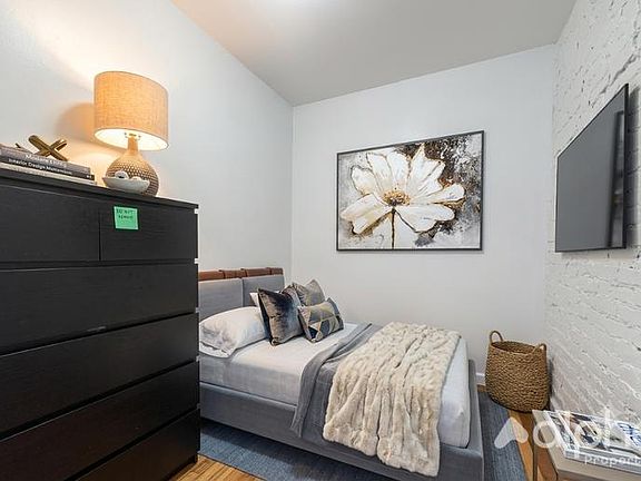 2nd image of 332 E 95th St APT 32