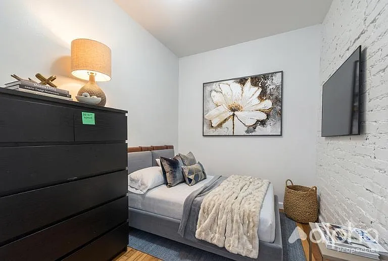 332 E 95th St #32 — Photo 2