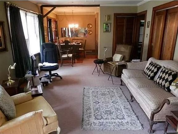 3rd image of 1323 Longfellow Ave