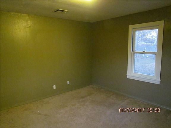 4th image of 941 SW 49th St