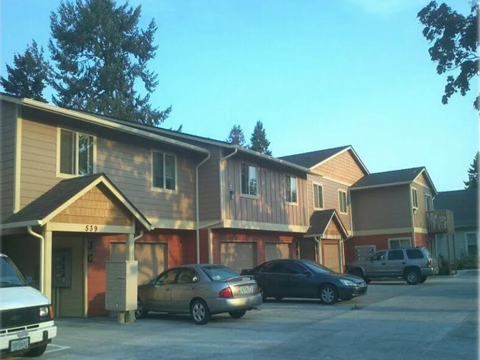 539 Statesman St NE