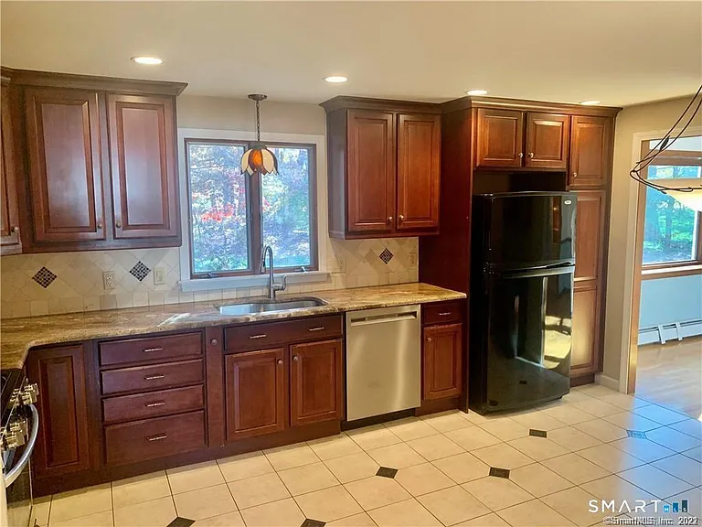 121 Rockledge Dr — Photo 4