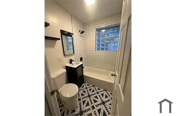 Building Photo - 8040 S Kingston Ave #2