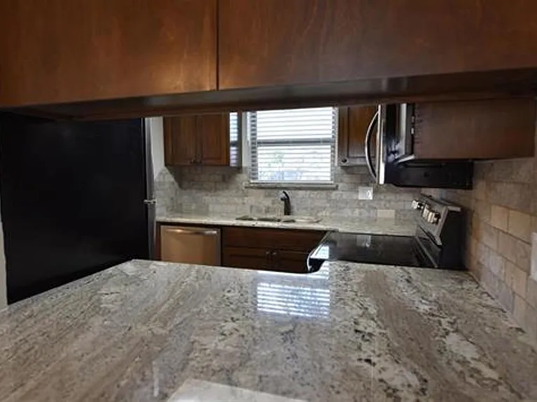 111C Rhonda St — Photo 3