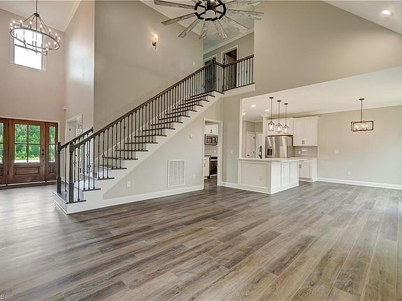 5th image of 399 Stillwater Ln