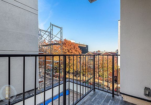 3rd image of 503 Evergreen Ave #3R