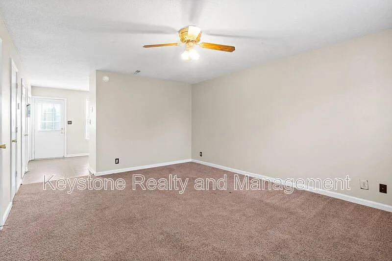 2 bed, 1.5 bath, 1035 sqft, $850 — Photo 3