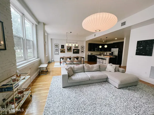 2525 COLLEGE Street #2101, Jacksonville, FL 32204