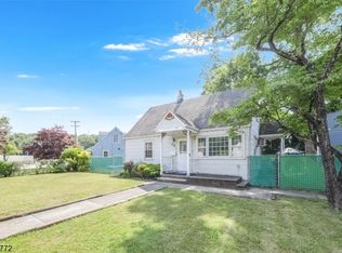 53 4th Ave, Haskell, NJ 07420