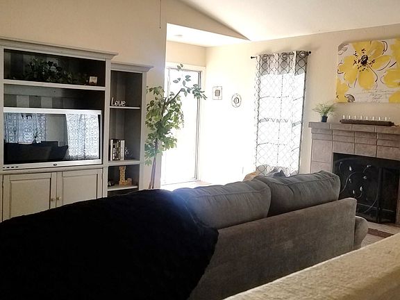 5th image of 4861 E Holmes Ave