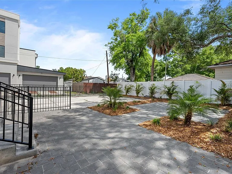 2203 N Blvd — Photo 12