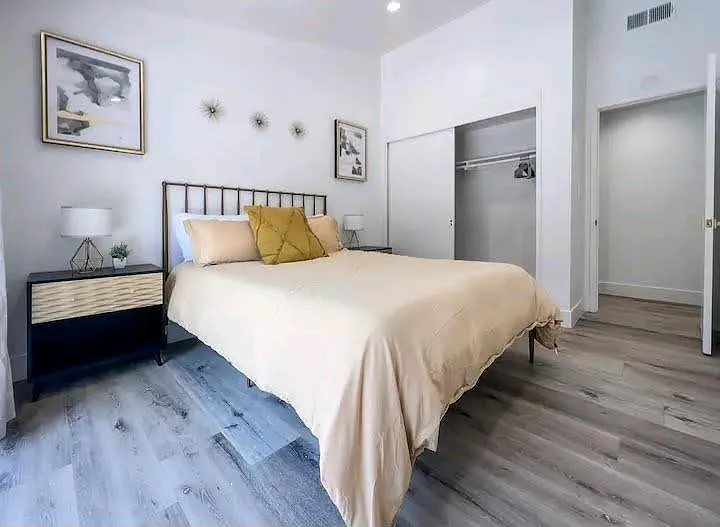 20435 Miranda St — Photo 15