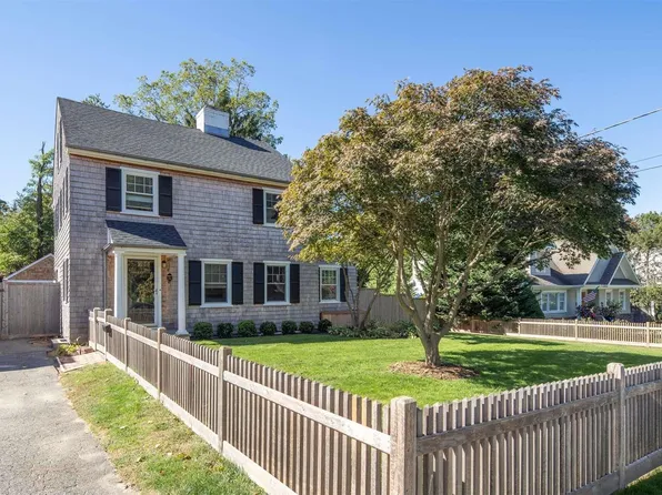 21 Hemlock Avenue, Huntington, NY 11743