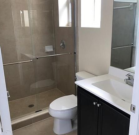 4th image of 2819 SE 1st Dr Unit 21