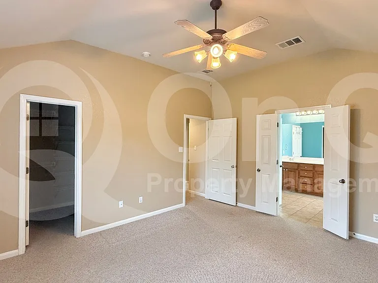 18905 Stirling Castle Ct — Photo 12
