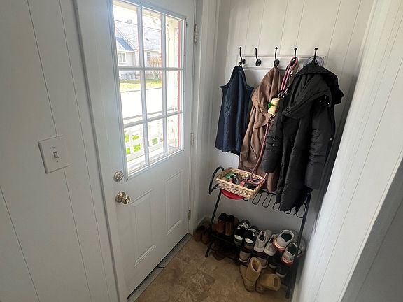 5th image of 195 Riverview Ave #B
