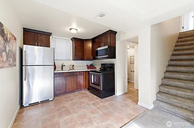 8722 Hamlet Ave S — Photo 5