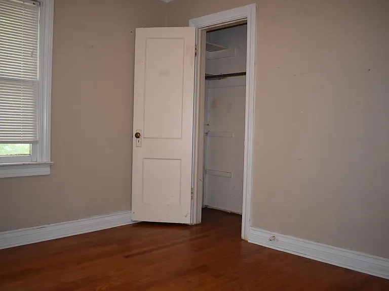 Natural Lighting with lots of windows. Original red oak wood floors!