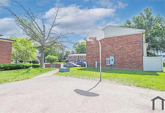 2 bed, 864 sqft, $1,639 — Photo 4