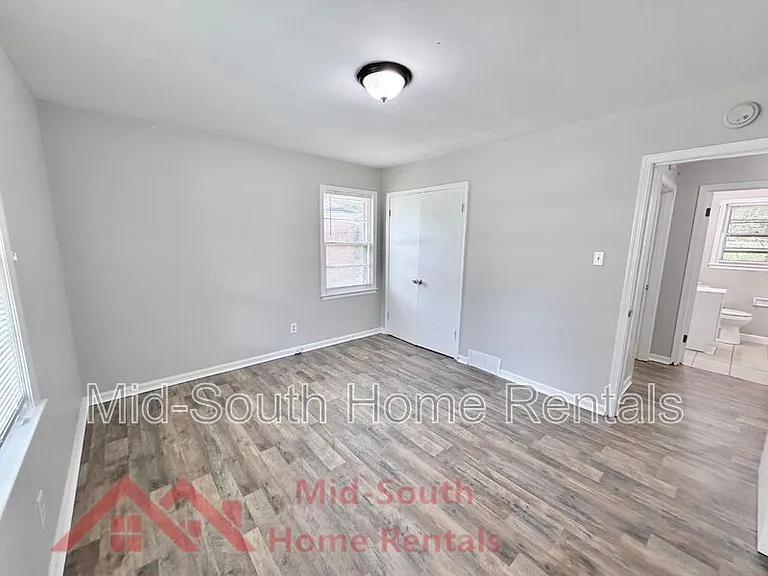 3040 S Edgeware Rd — Photo 13