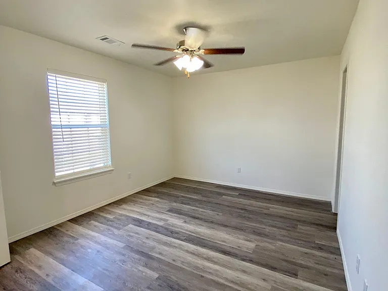 4211 Sante Fe Sq — Photo 9