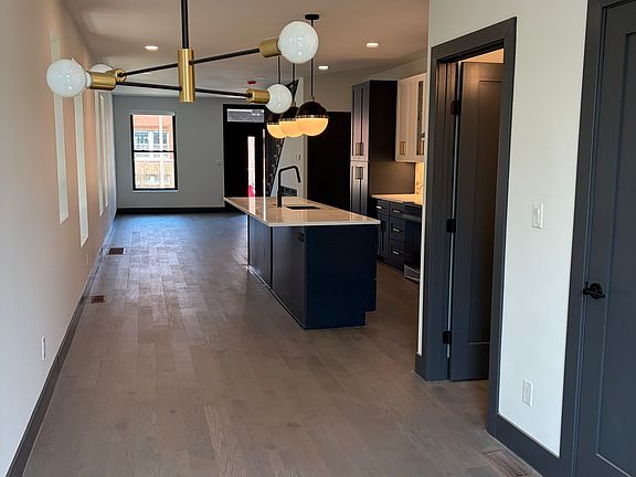 4th image of 4324 Swan Ave