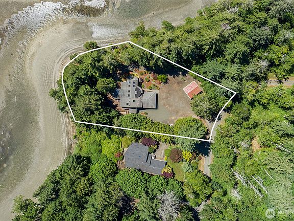 5th image of 121 SE Emerald Drive