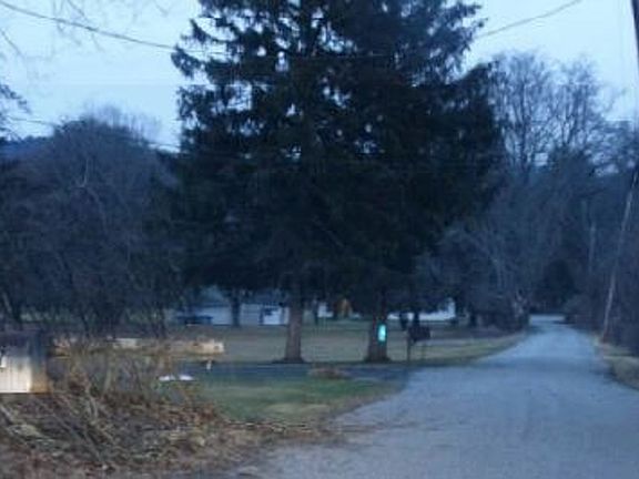 Exterior Neighborhood (street photo)