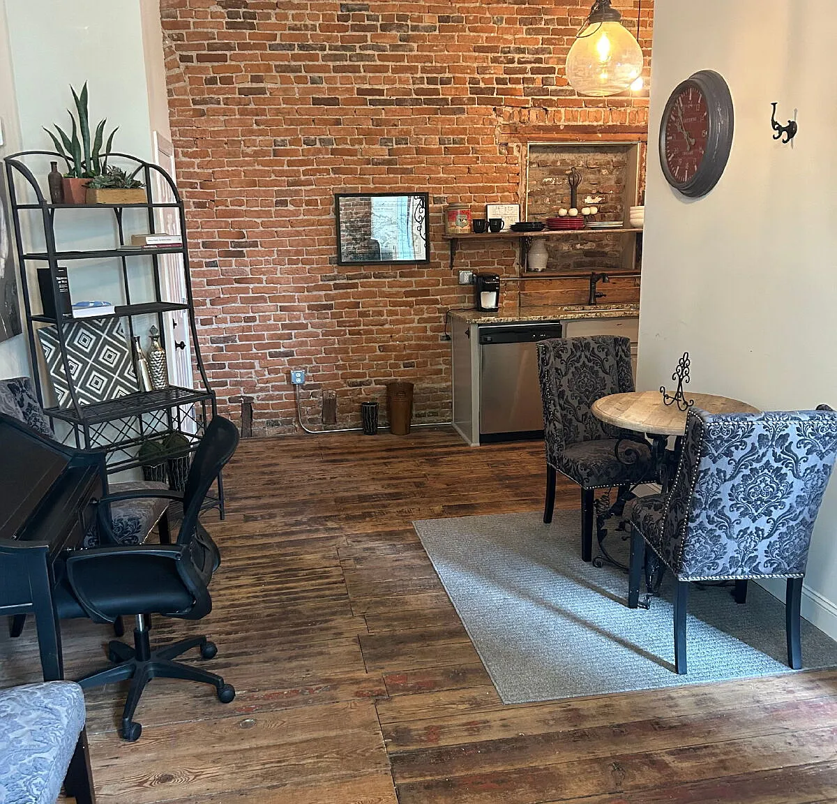 1 bed, 1.0 bath, $1,100 — Photo 2