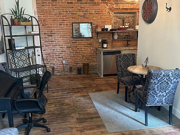 2nd image of 107 S Wayne St #2