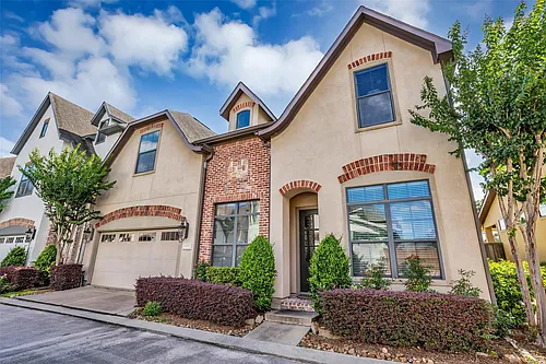 1535 Woodbend Park W Photo 1