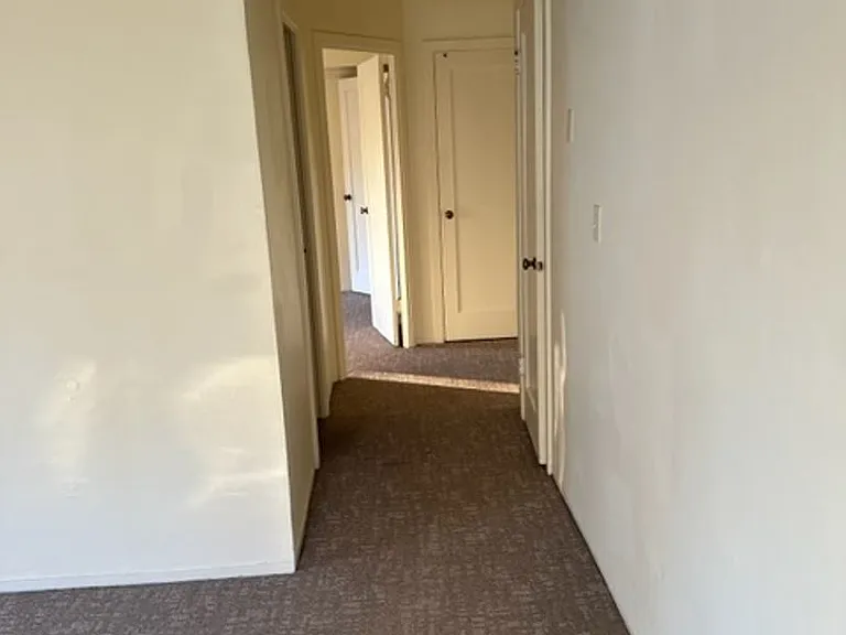 Eugene Manor Apartments — Photo 49