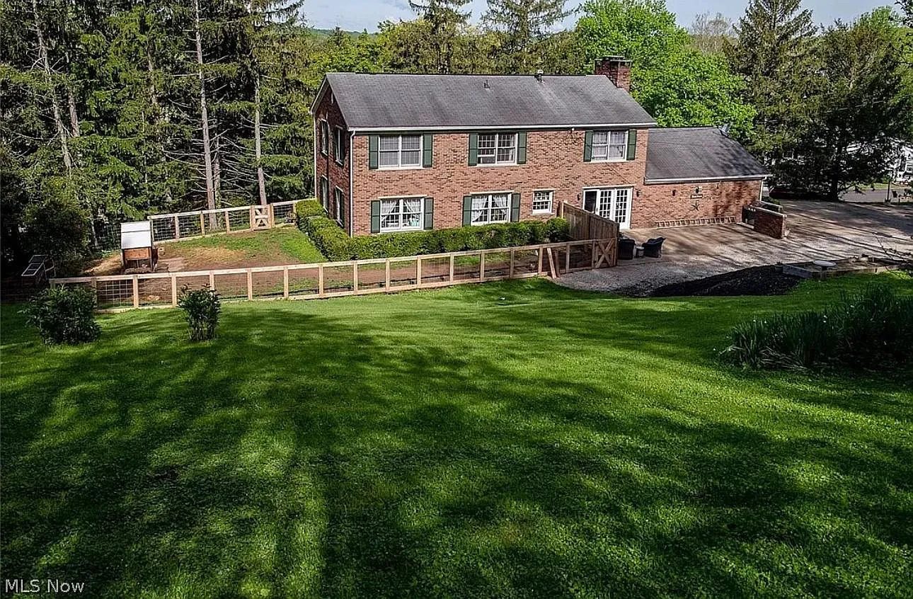 4 bed, 2800 sqft, $2,700 — Photo 1