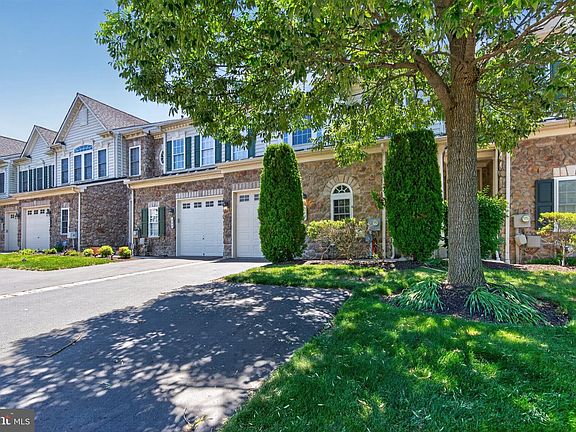 5th image of 349 Village Way