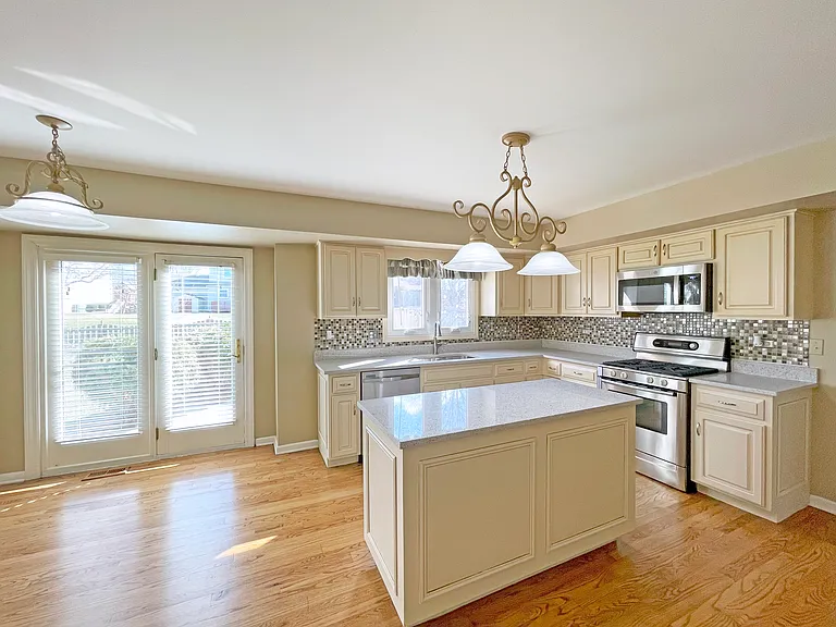 1528 E Bailey Rd — Photo 26