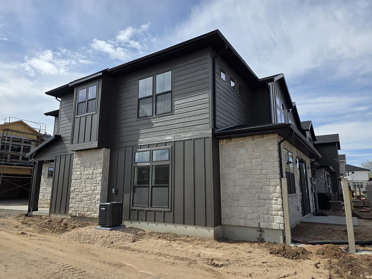 Building Photo - 1415 W Pleasant View Dr