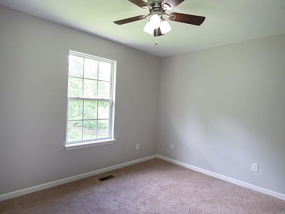 5th image of 333 Fern Dr SE