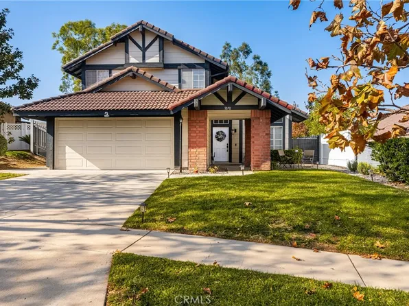 1070 Honeywood Dr, Corona, CA 92882