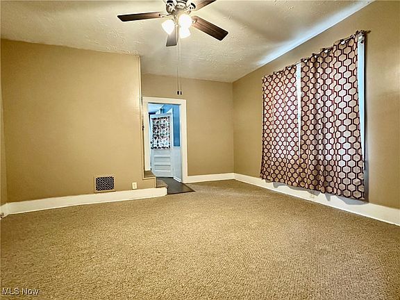 4th image of 211 N Crater Ave